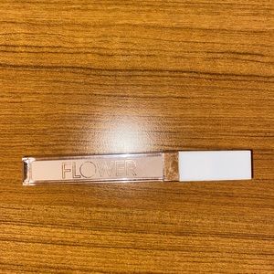 Flower Beauty Light Illusion Concealer